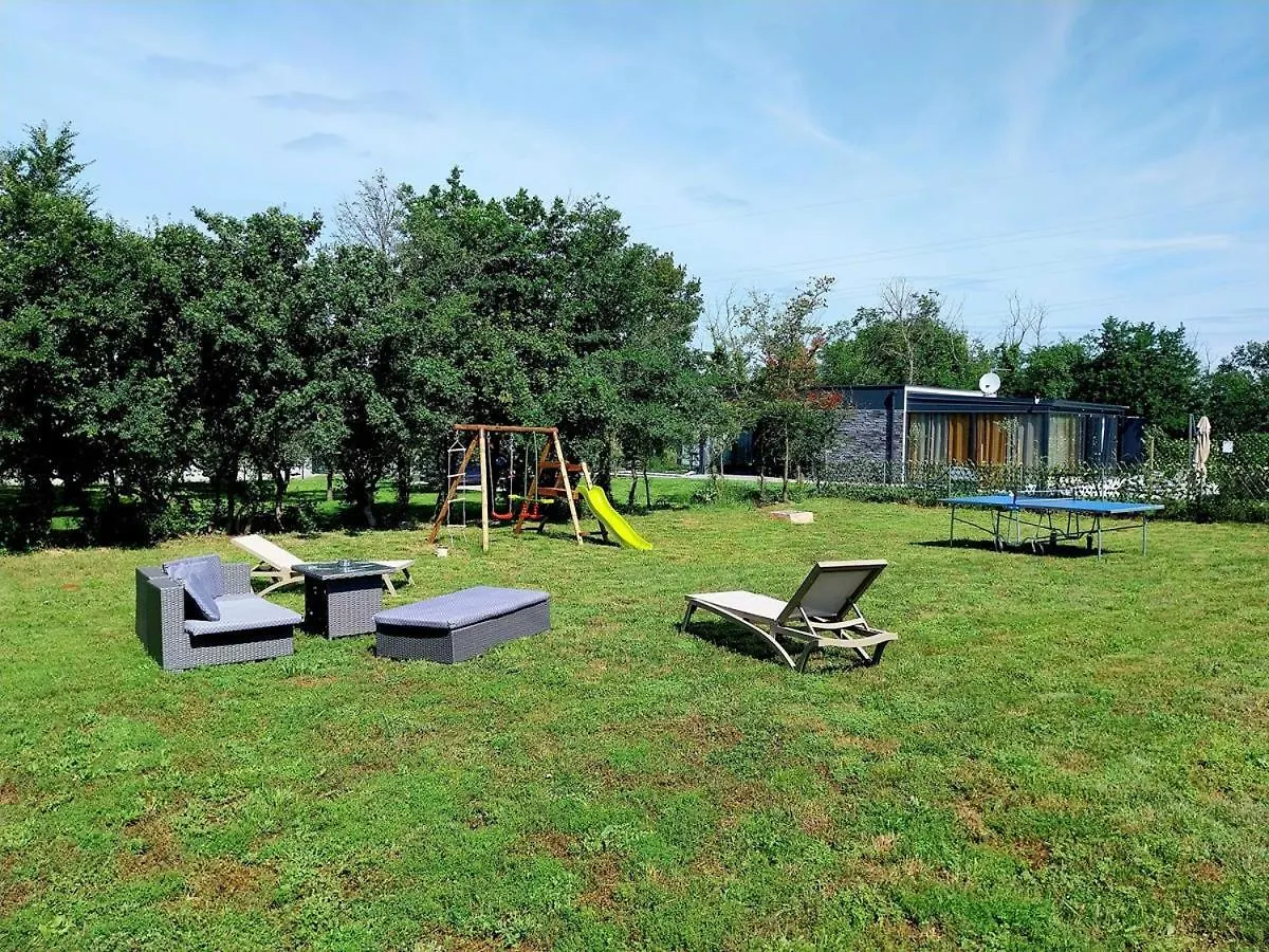 Wellnes Apartment Pula - Hacienda Matea 0*,
